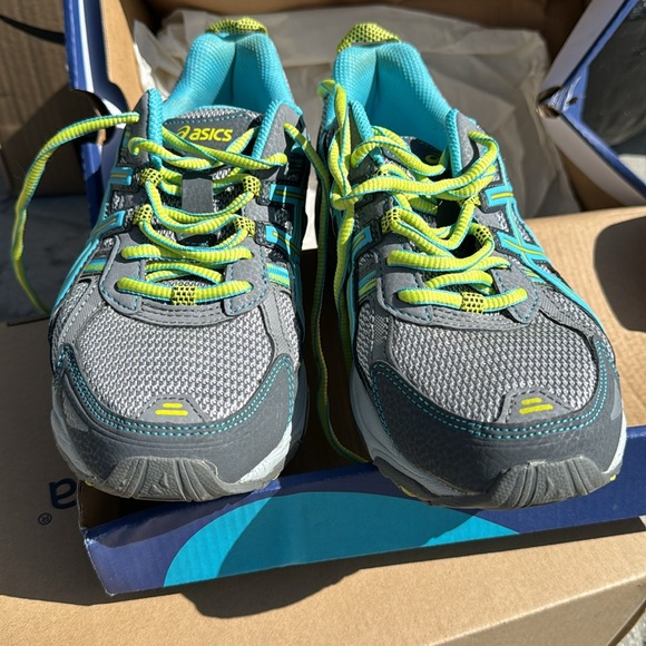 ASICS Sz 8 Running Tennies - Picture 4 of 5